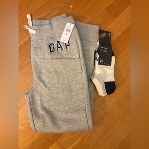 NWT - GAP Boys Sweatpants and 3 pairs socks, size 8